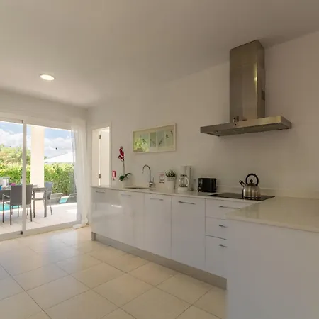 Modern With Pool In *