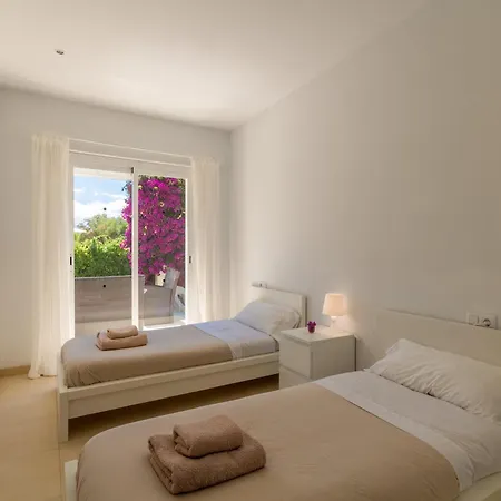 Villa Modern With Pool In
