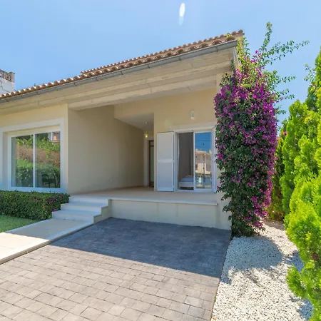 Villa Modern With Pool In